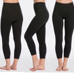 Spanx Black Look at Me Now Seamless Cropped Leggings